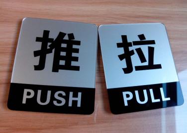 深圳平板UV打印的標(biāo)識牌有哪些優(yōu)點呢