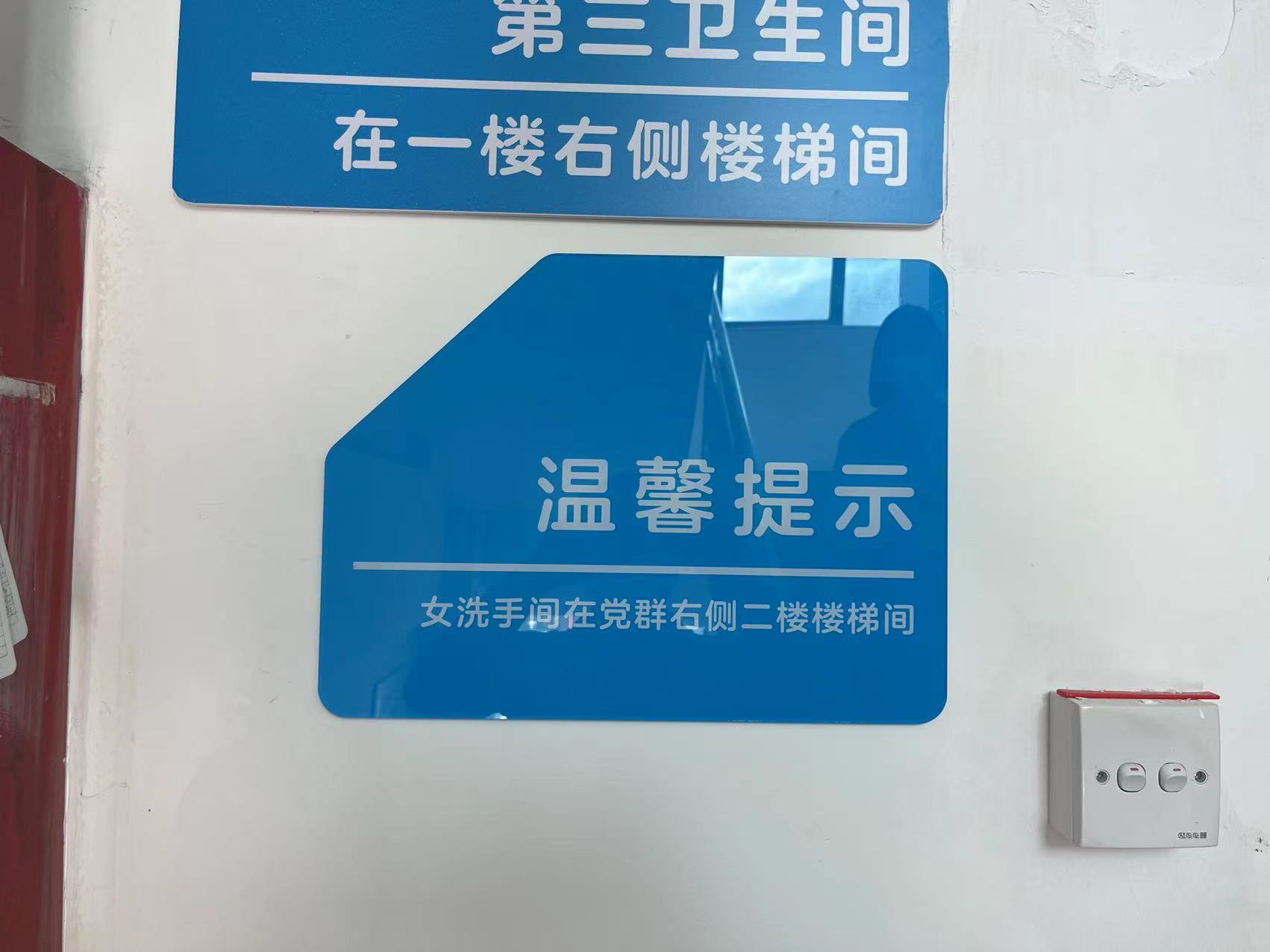 UV平板打印、木板陶瓷彩印激光雕刻、雪弗板金屬標(biāo)牌、熱彎亞克力UV、深圳加工廠